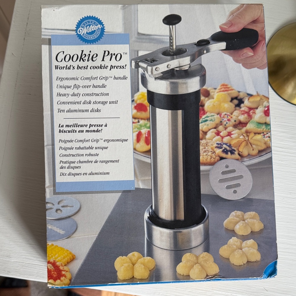 WILTON Cookie Pro World's Best Cookie Press Comfort Grip 10 Discs. New!